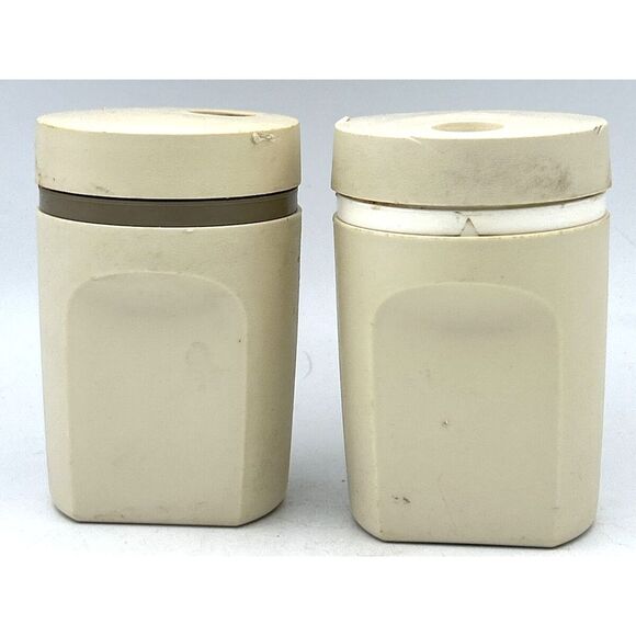 Tupperware Vintage Salt And Pepper Shakers Set Almond Beige 1471 Camping, Picnic - Picture 3 of 6